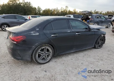 2021 Mercedes-Benz A 220 z USA, uszkodzony, nr VIN W1K3G4EB8MJ308856